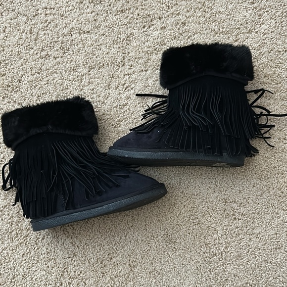 Women’s black fringe with fur booties - Picture 3 of 5